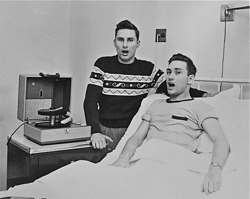 Братья близнеци после успешной операции по пересадкедонорской почки